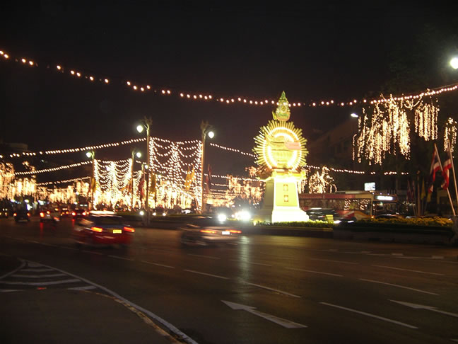 images/Bangkok-Xmas-Lights-1.jpg