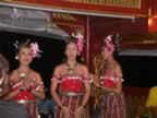 Bangkok-Wahn-Fah-boat-dances-9c.jpg (69kb)
