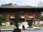 Chi-Lin-Nunnery-SecurityGuard.jpg (79kb)