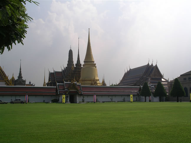 images/Grand_Palace_Phra_Siratana_Chedi_1.jpg