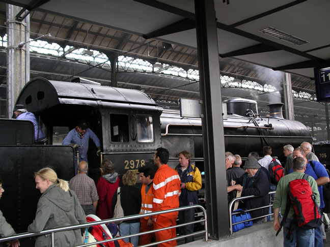 images/Basel-Train-station-crowds-2.jpg