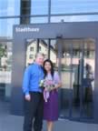 E-Married-Couple-leaving-Stadthaus-2.jpg (37kb)
