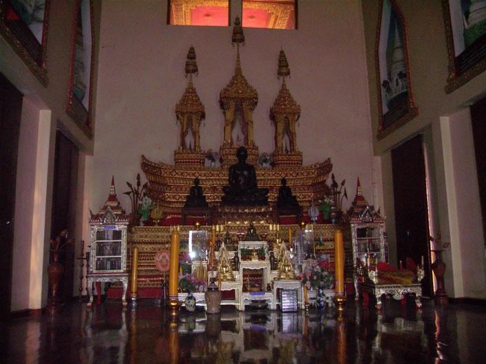 images/Ubon-wat-Buddas.jpg